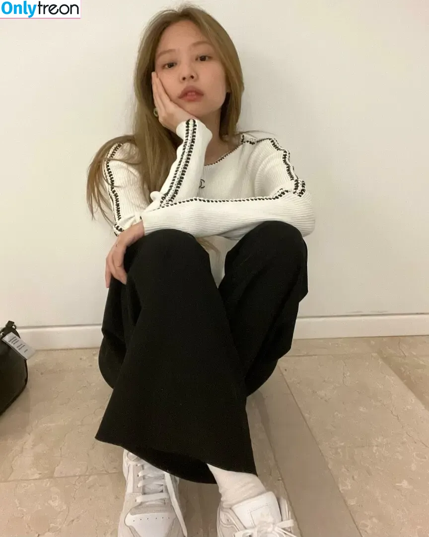 Jennie | BLΛƆKPIИK nude photo #0114 (Blackpink / jennierubyjane / sheflieshigh)