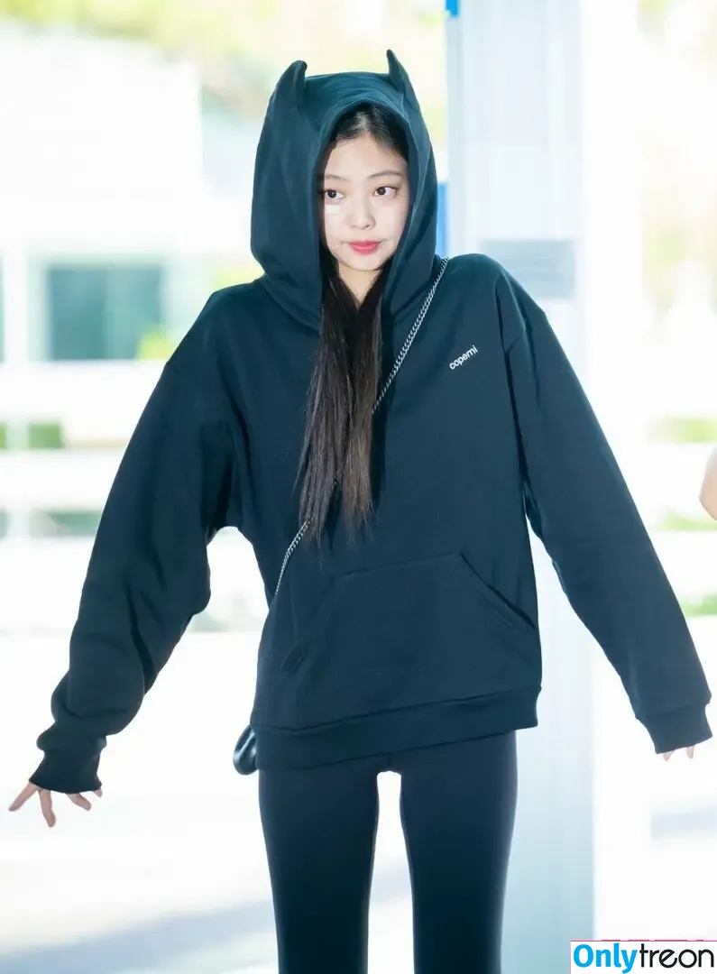 Jennie | BLΛƆKPIИK nude photo #0594 (Blackpink / jennierubyjane / sheflieshigh)