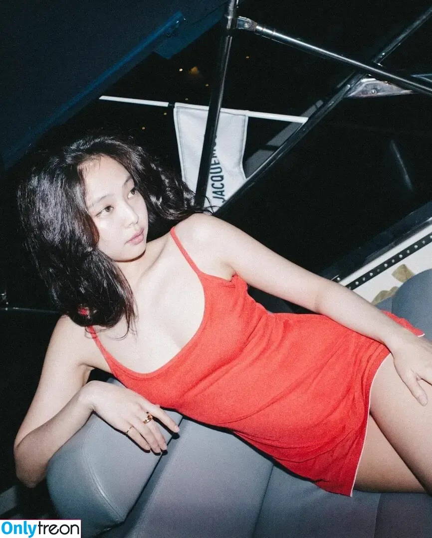 Jennie | BLΛƆKPIИK nude photo #0967 (Blackpink / jennierubyjane / sheflieshigh)