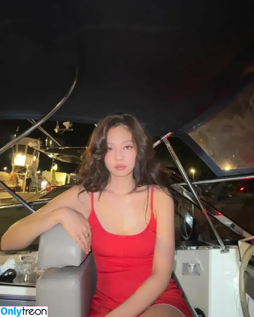 Jennie | BLΛƆKPIИK nude photo #0969 (Blackpink / jennierubyjane / sheflieshigh)
