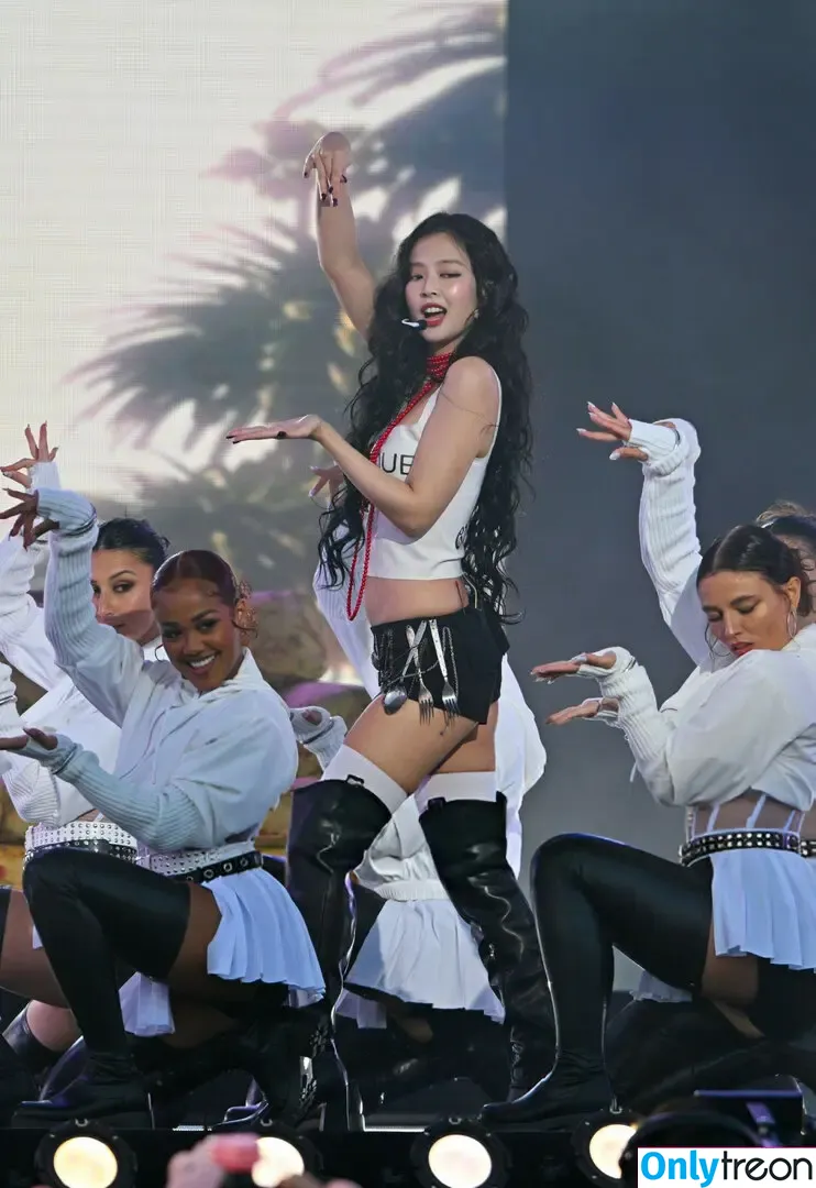 Jennie | BLΛƆKPIИK nude photo #1256 (Blackpink / jennierubyjane / sheflieshigh)