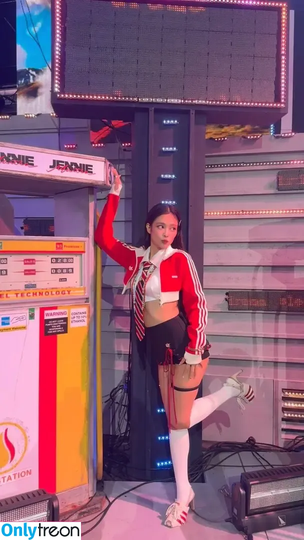 Jennie | BLΛƆKPIИK nude photo #1384 (Blackpink / jennierubyjane / sheflieshigh)