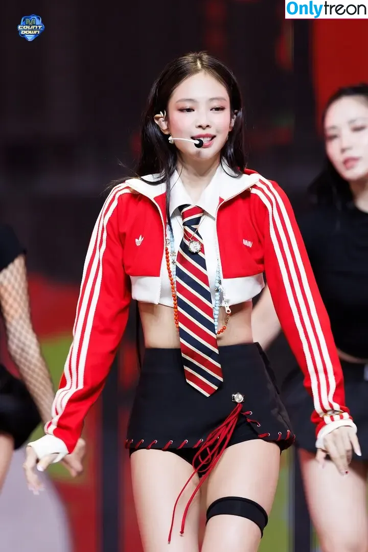 Jennie | BLΛƆKPIИK nude photo #1426 (Blackpink / jennierubyjane / sheflieshigh)