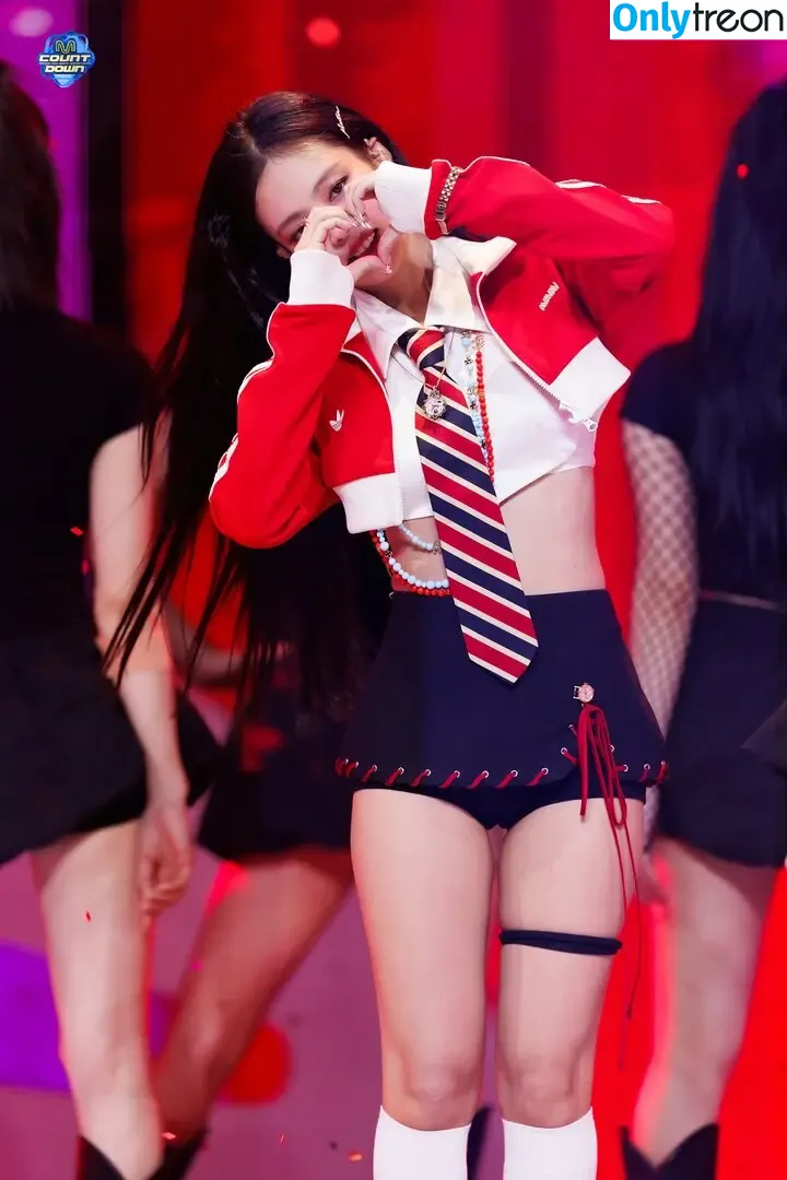 Jennie | BLΛƆKPIИK nude photo #1451 (Blackpink / jennierubyjane / sheflieshigh)