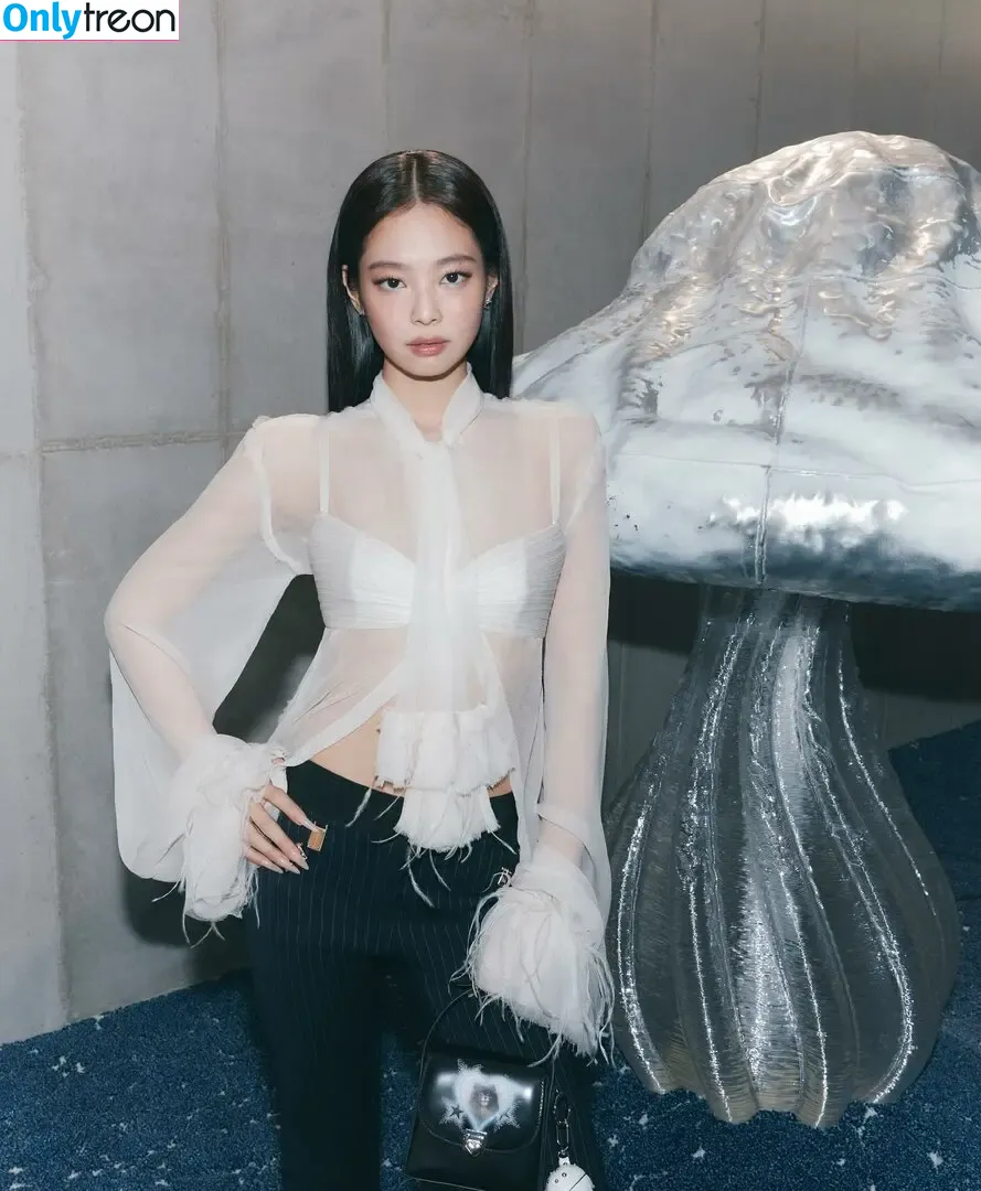 Jennie | BLΛƆKPIИK nude photo #2421 (Blackpink / jennierubyjane / sheflieshigh)