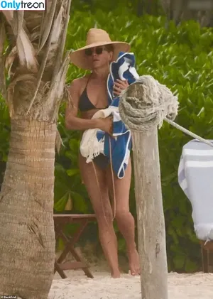 Jennifer Aniston / jenniferaniston nude photo #0795
