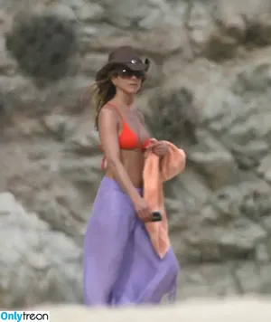 Jennifer Aniston / jenniferaniston nude photo #0845