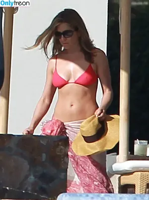 Jennifer Aniston / jenniferaniston nude photo #0931