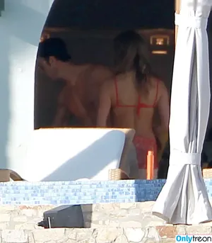 Jennifer Aniston / jenniferaniston nude photo #0932