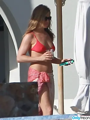 Jennifer Aniston / jenniferaniston nude photo #0936