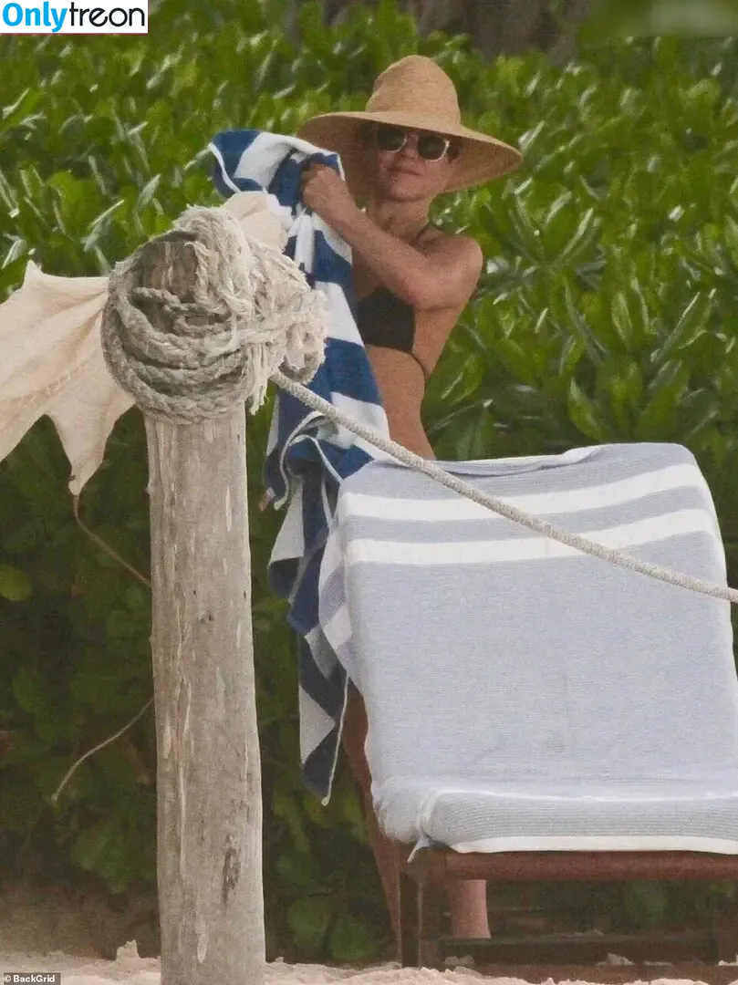 Jennifer Aniston nude photo #0790 (jenniferaniston)