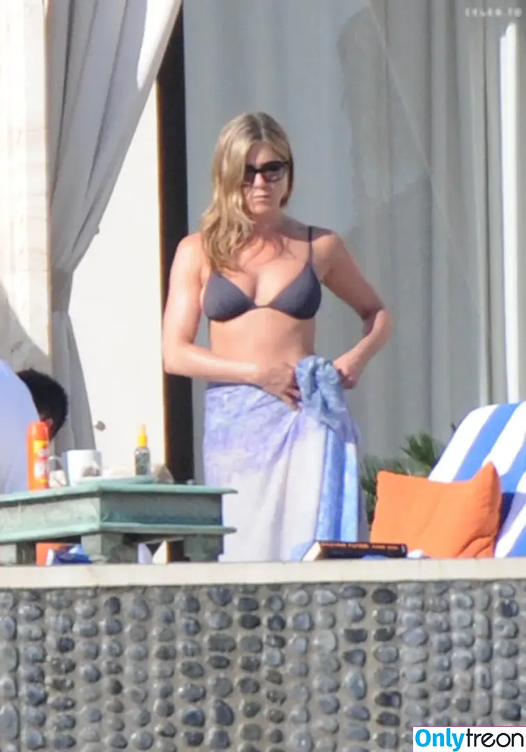 Jennifer Aniston nude photo #0864 (jenniferaniston)