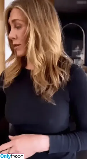 Jennifer Aniston / jenniferaniston nude photo #1005