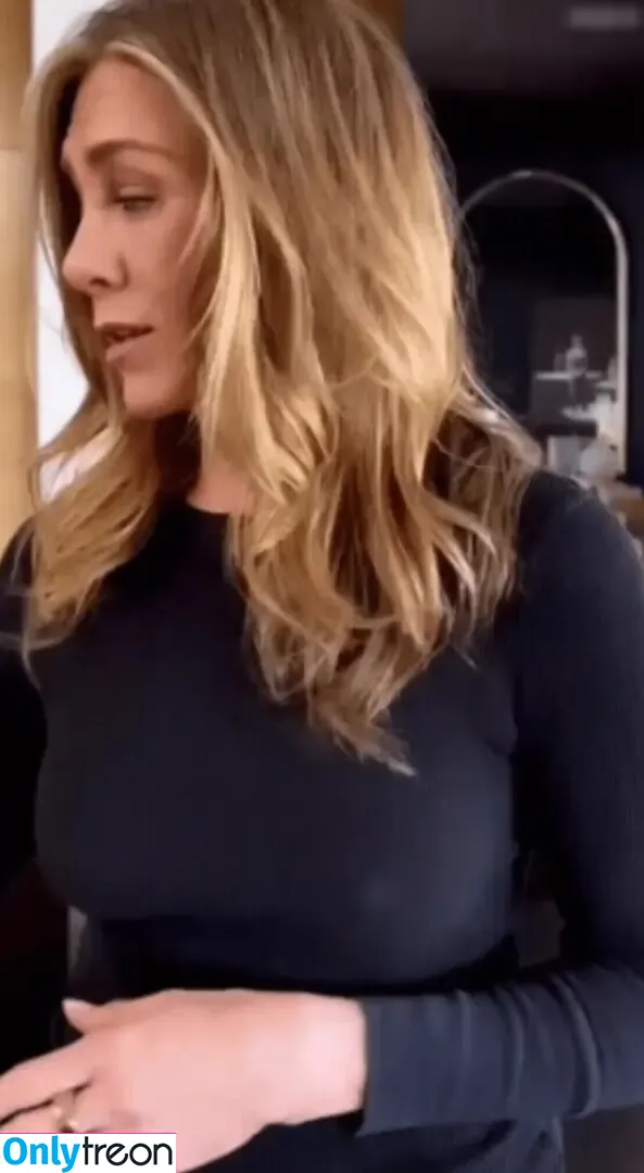 Jennifer Aniston nude photo #1005 (jenniferaniston)