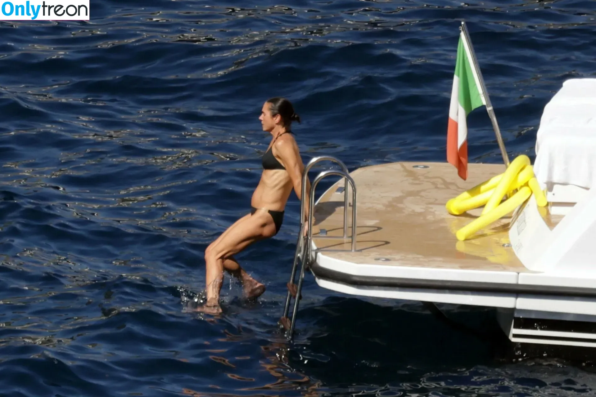 Jennifer Connelly nude photo #0328 (jenniferconnelly_)