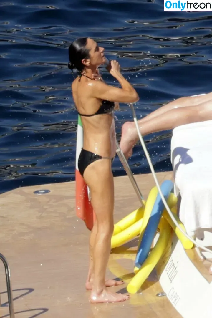 Jennifer Connelly nude photo #0331 (jenniferconnelly_)