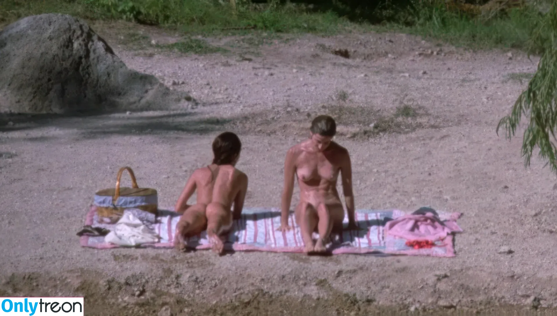 Jennifer Connelly nude photo #0372 (jenniferconnelly_)