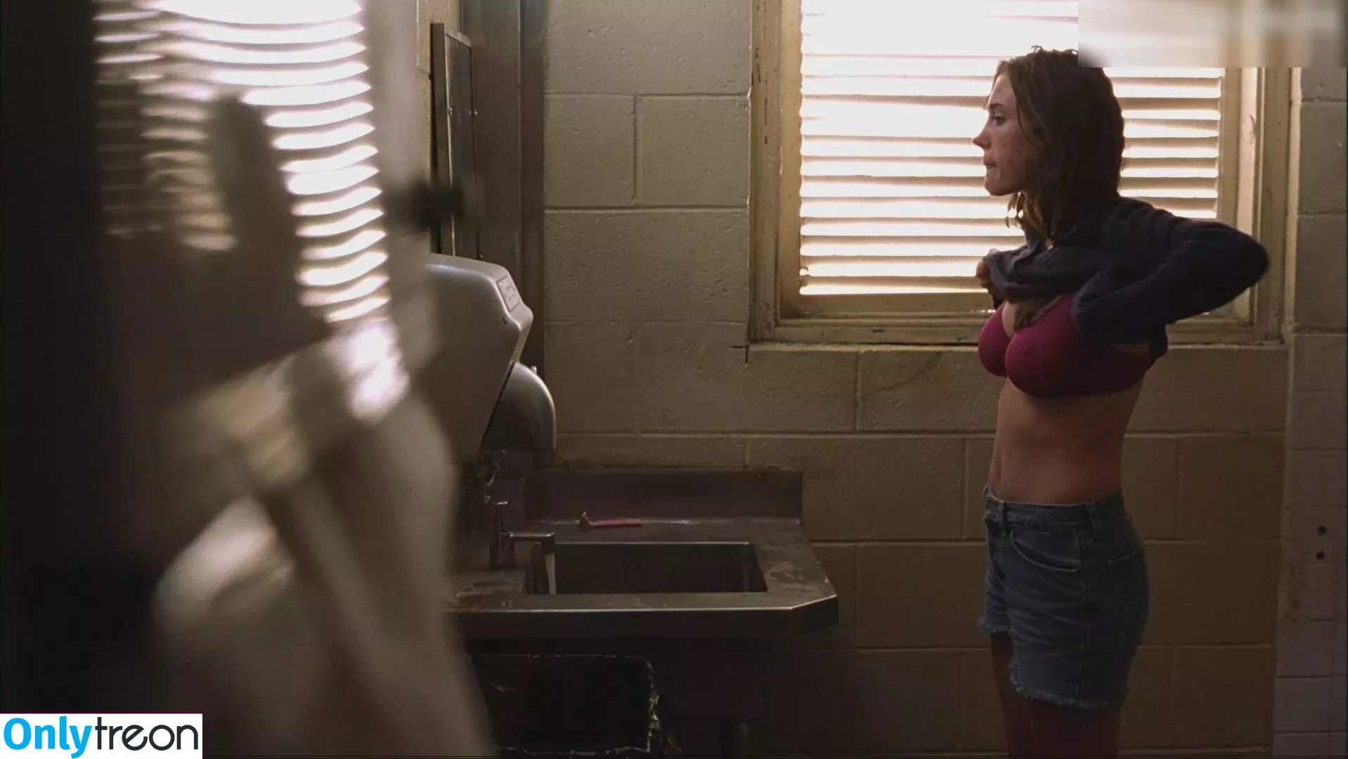 Jennifer Connelly nude photo #0528 (jenniferconnelly_)