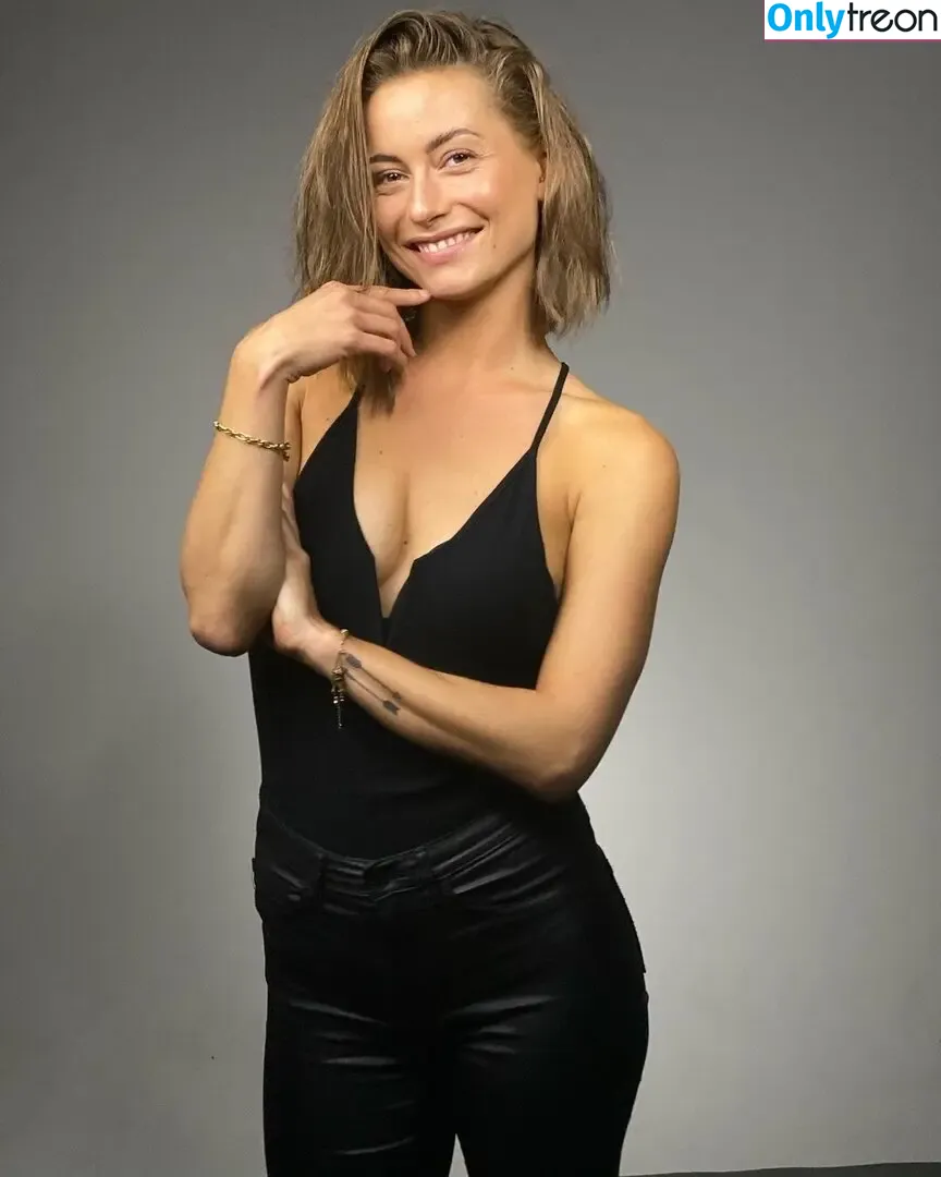 Jennifer Lange nude photo #0046 (jenniferlange)