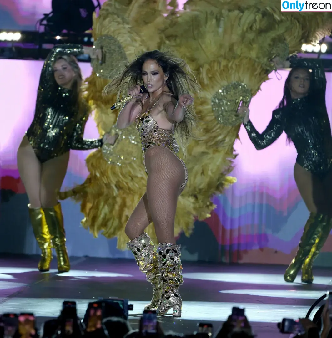 Jennifer Lopez nude photo #4865 (JLo / _jeenni2 / jennifer_jlo)