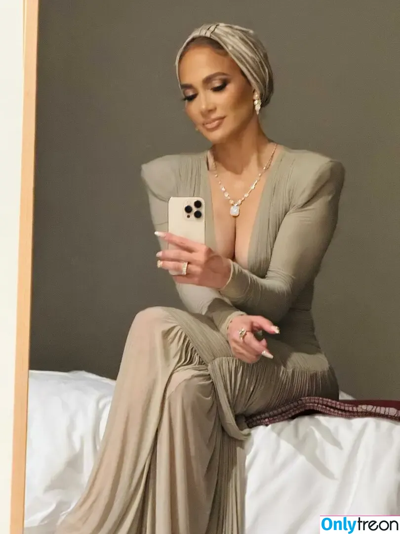 Jennifer Lopez nude photo #4878 (JLo / _jeenni2 / jennifer_jlo)