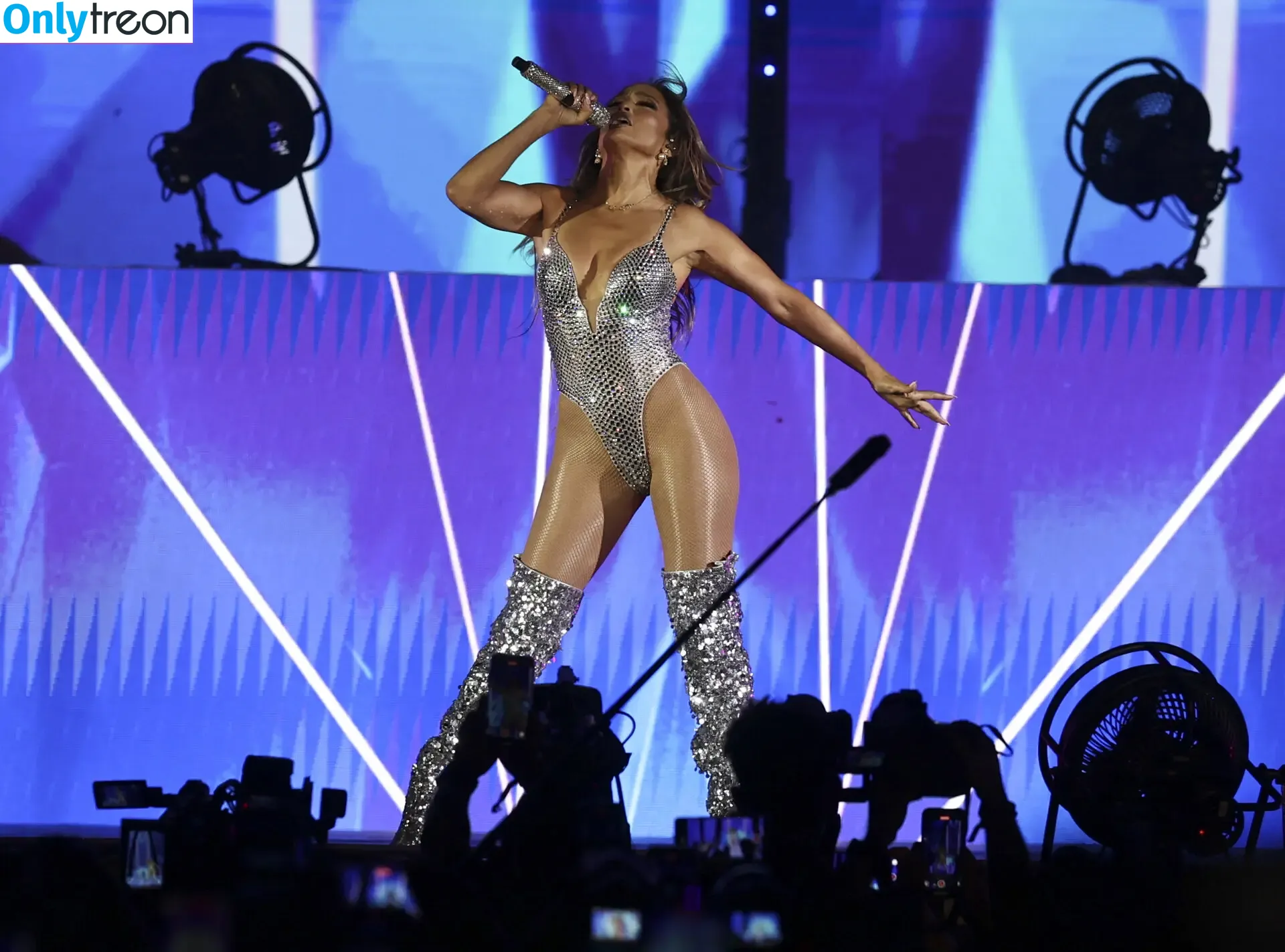 Jennifer Lopez nude photo #4885 (JLo / _jeenni2 / jennifer_jlo)