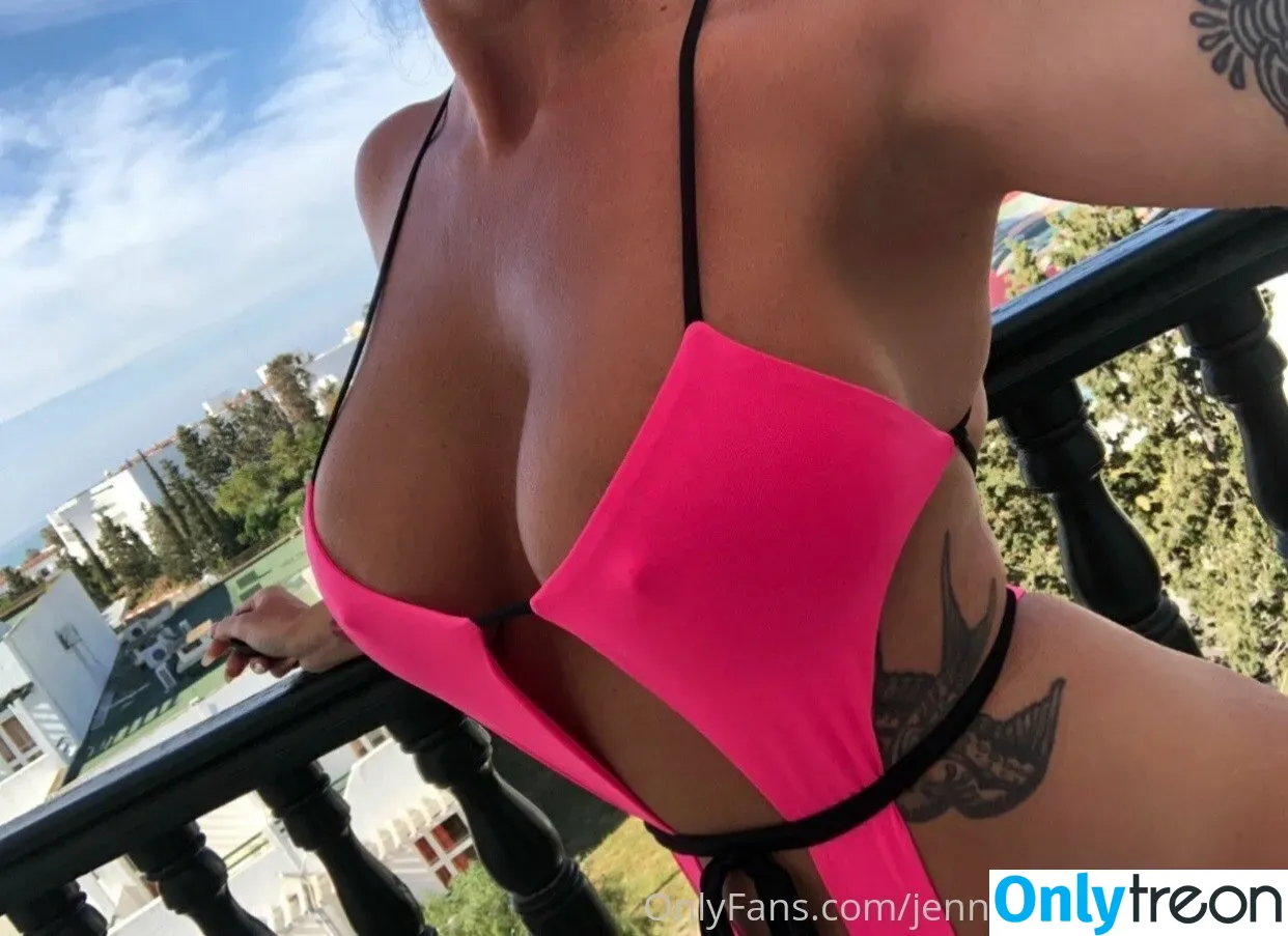Jennifer Thomson nude photo #0107 (jenni_c_thomson / jennnnniferthomson / jennnnniferthomson2)