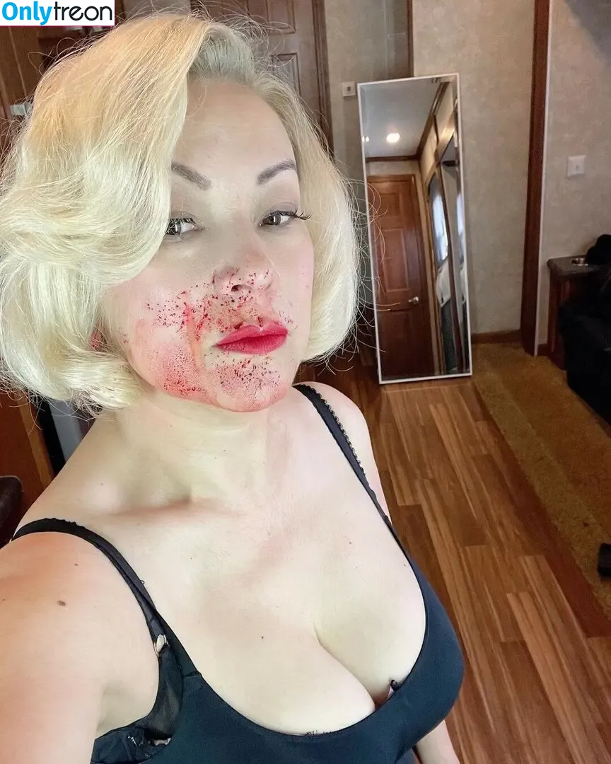 Jennifer Tilly nude photo #0050 (jennifertilly / tillyann)
