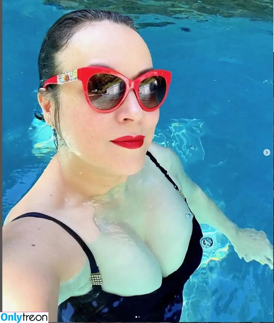 Jennifer Tilly nude photo #0121 (jennifertilly / tillyann)