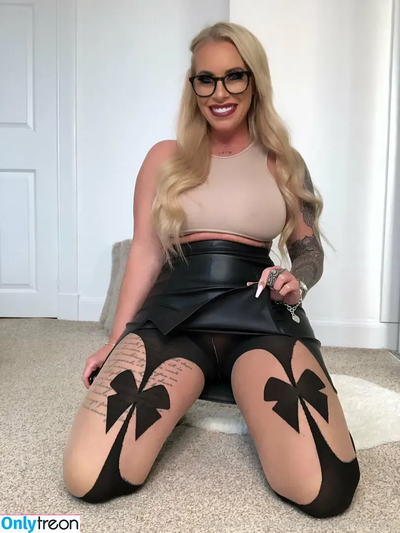 jennnnniferthomson nude photo #0002 (jennnnniferthomson2)