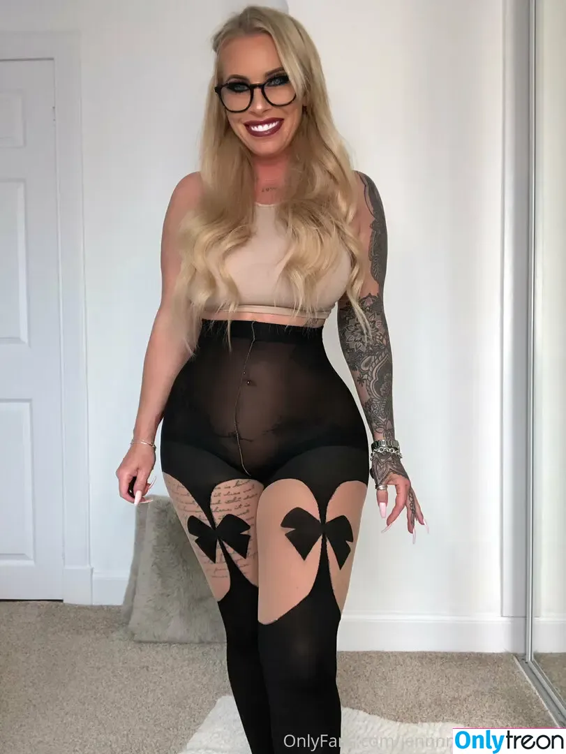 jennnnniferthomson nude photo #0012 (jennnnniferthomson2)