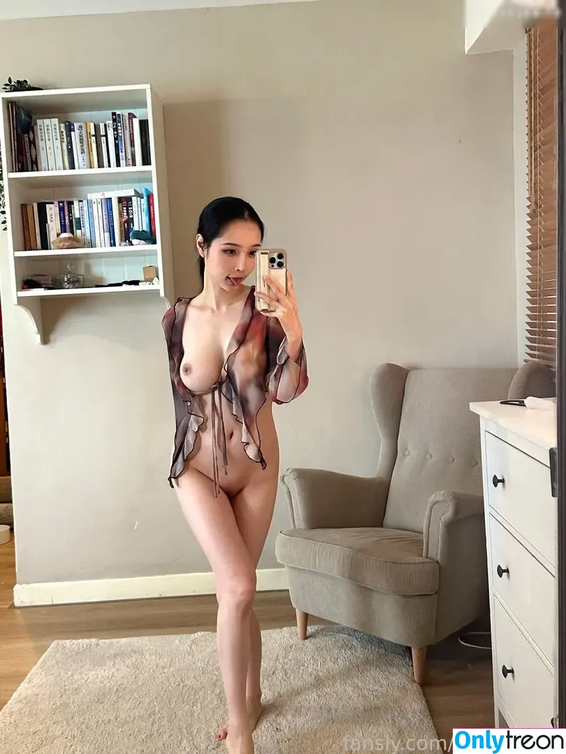 jennypinky nude photo #1123 (jennifer_onye)