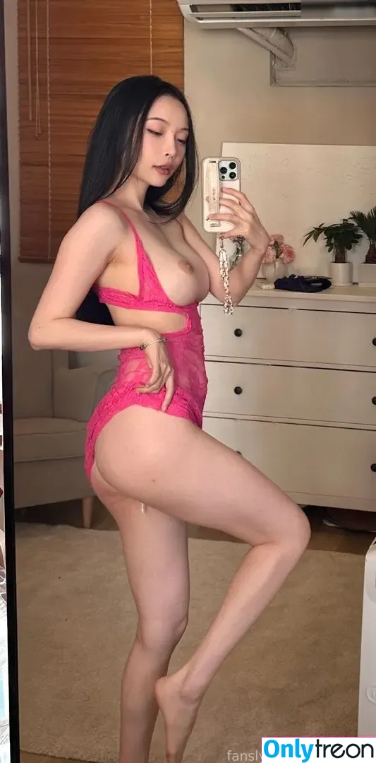 jennypinky nude photo #1186 (jennifer_onye)