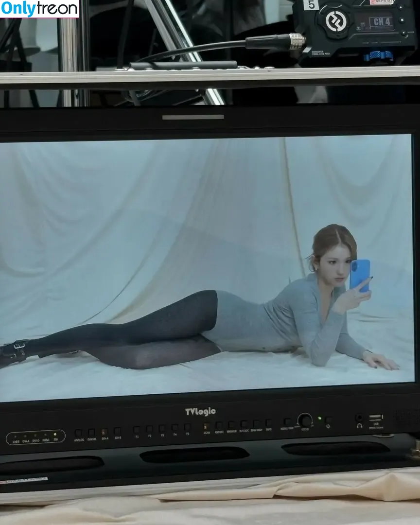 Jeon Somi/ENNIK SOMI nude photo #0008 (Jeon Somi / somsomi0309)