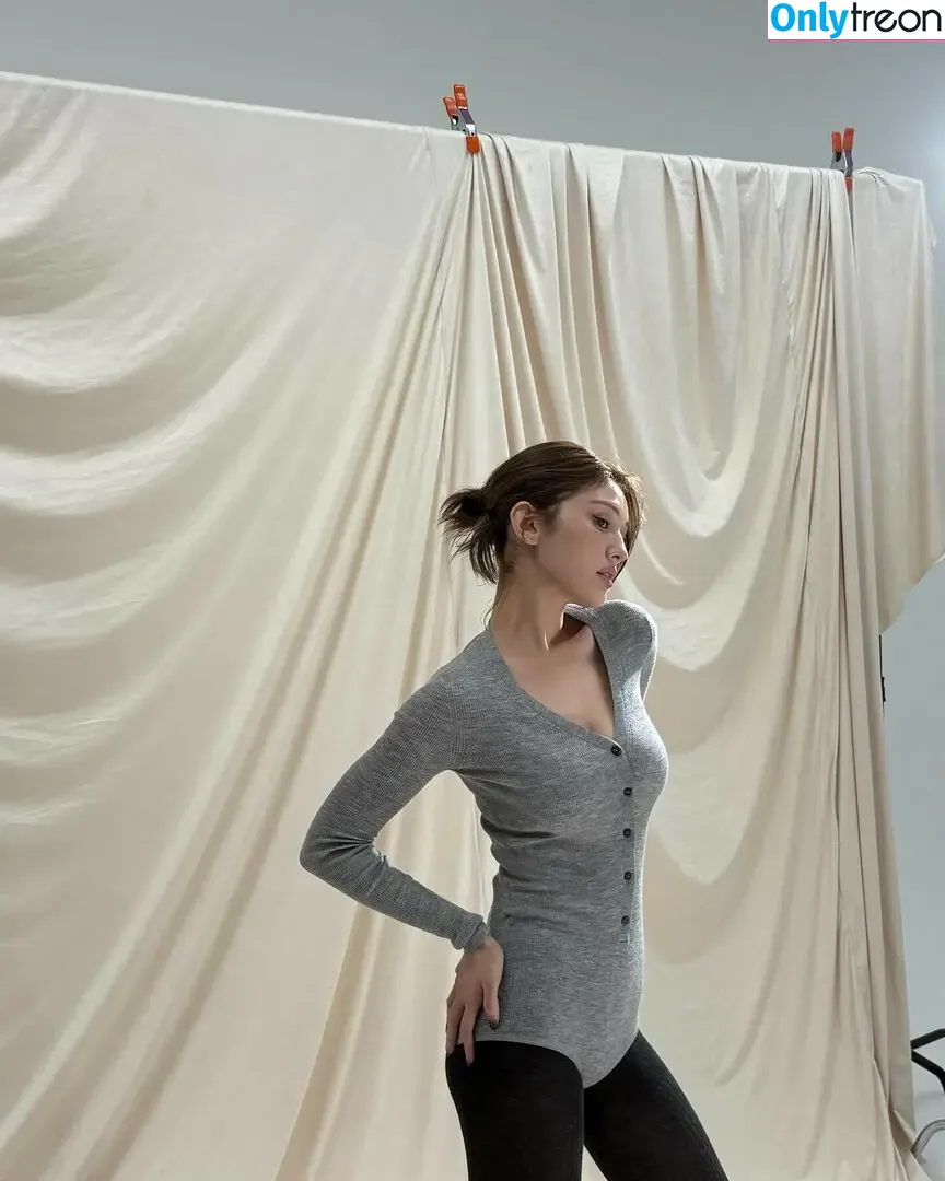 Jeon Somi/ENNIK SOMI nude photo #0009 (Jeon Somi / somsomi0309)