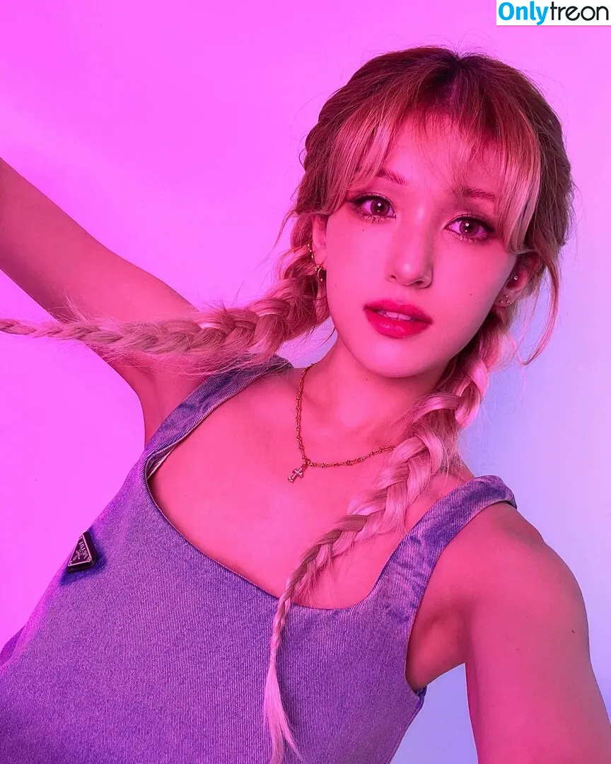 Jeon Somi nude photo #0002 (ENNIK SOMI / somsomi0309)