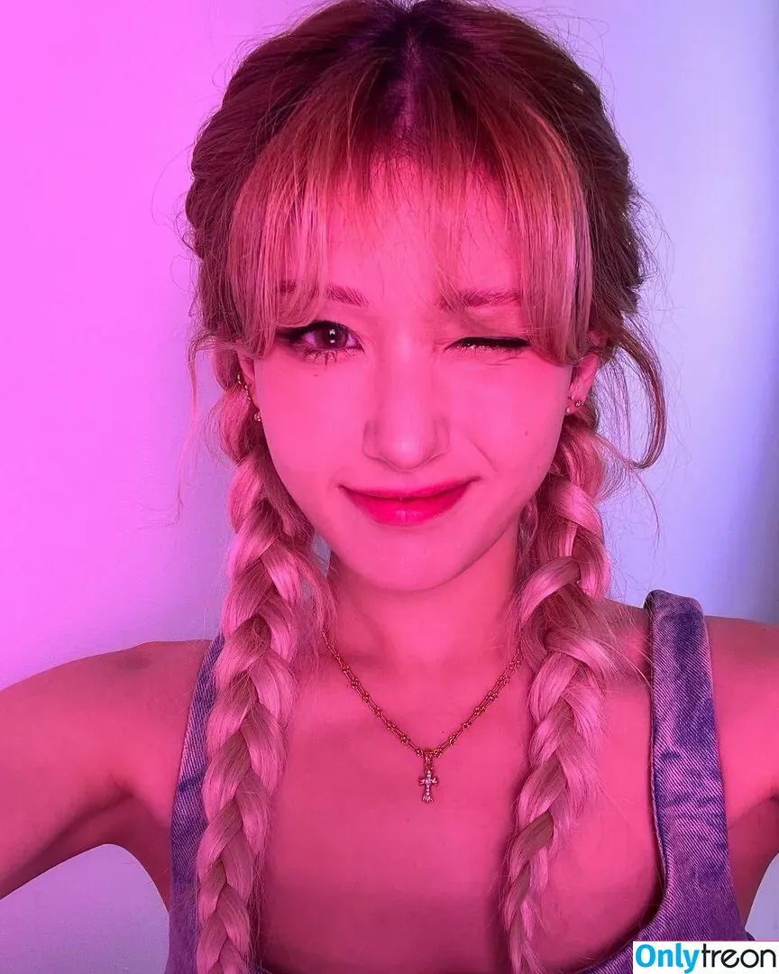 Jeon Somi nude photo #0003 (ENNIK SOMI / somsomi0309)