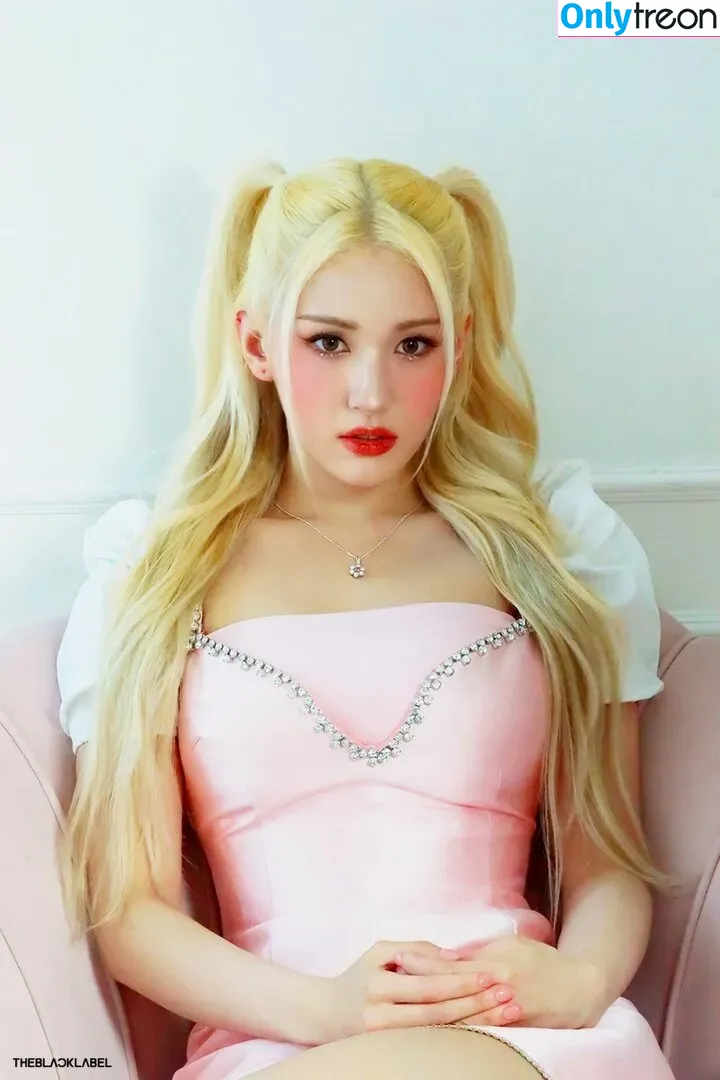 Jeon Somi nude photo #0010 (ENNIK SOMI / somsomi0309)