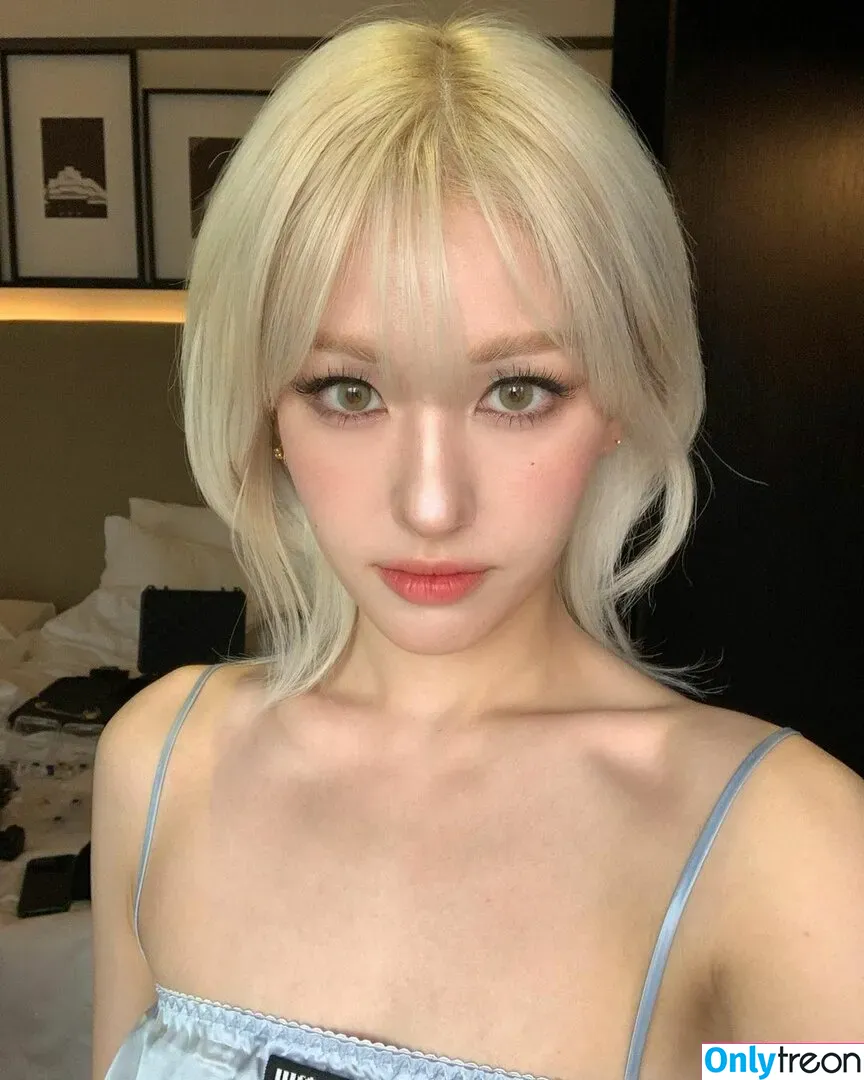 Jeon Somi nude photo #0028 (ENNIK SOMI / somsomi0309)