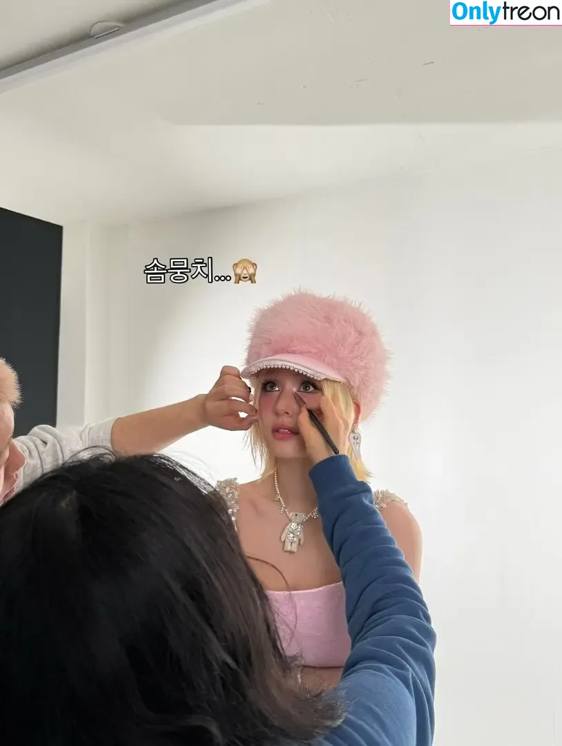 Jeon Somi nude photo #0333 (ENNIK SOMI / somsomi0309)