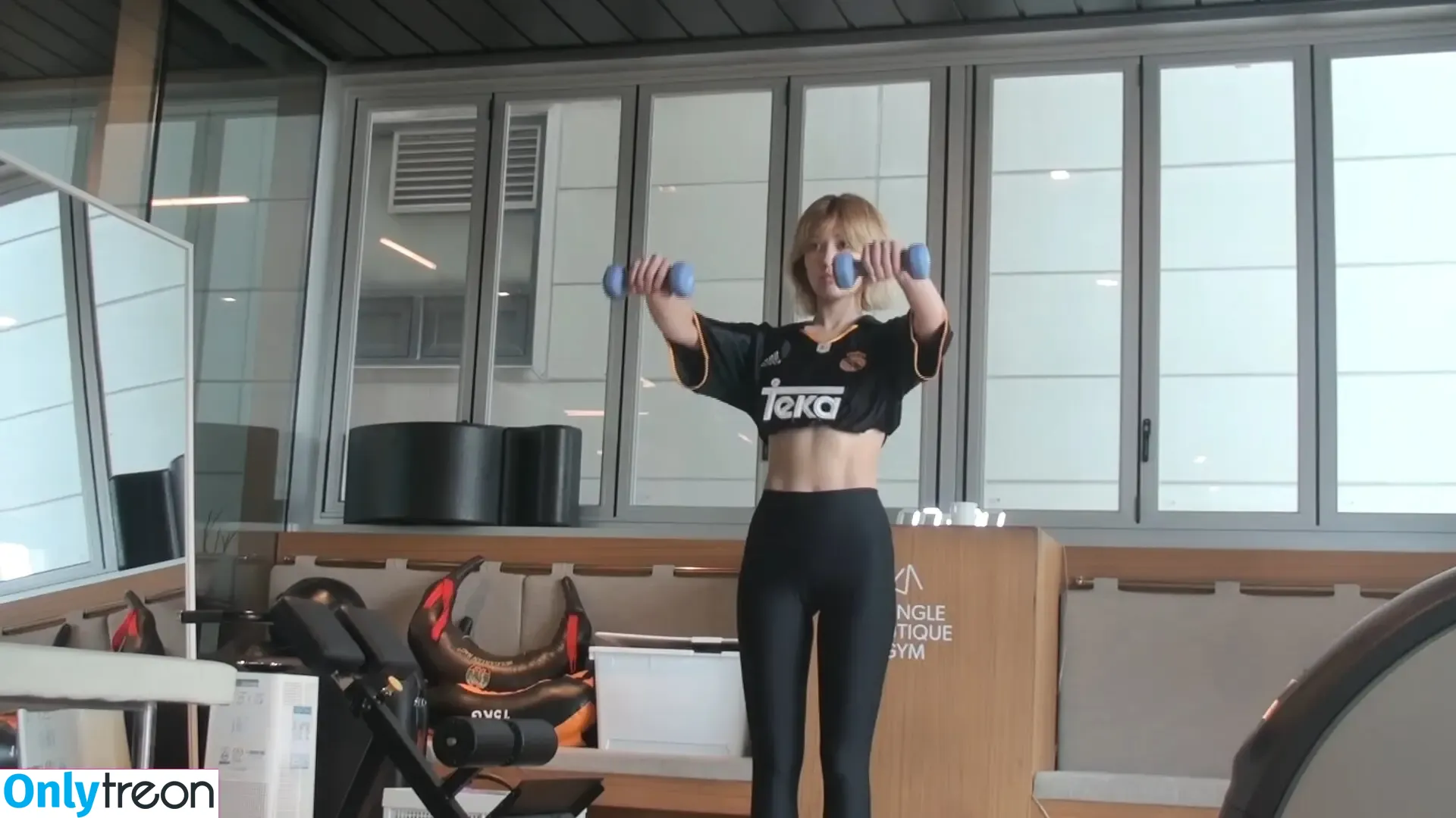 Jeon Somi nude photo #0407 (ENNIK SOMI / somsomi0309)