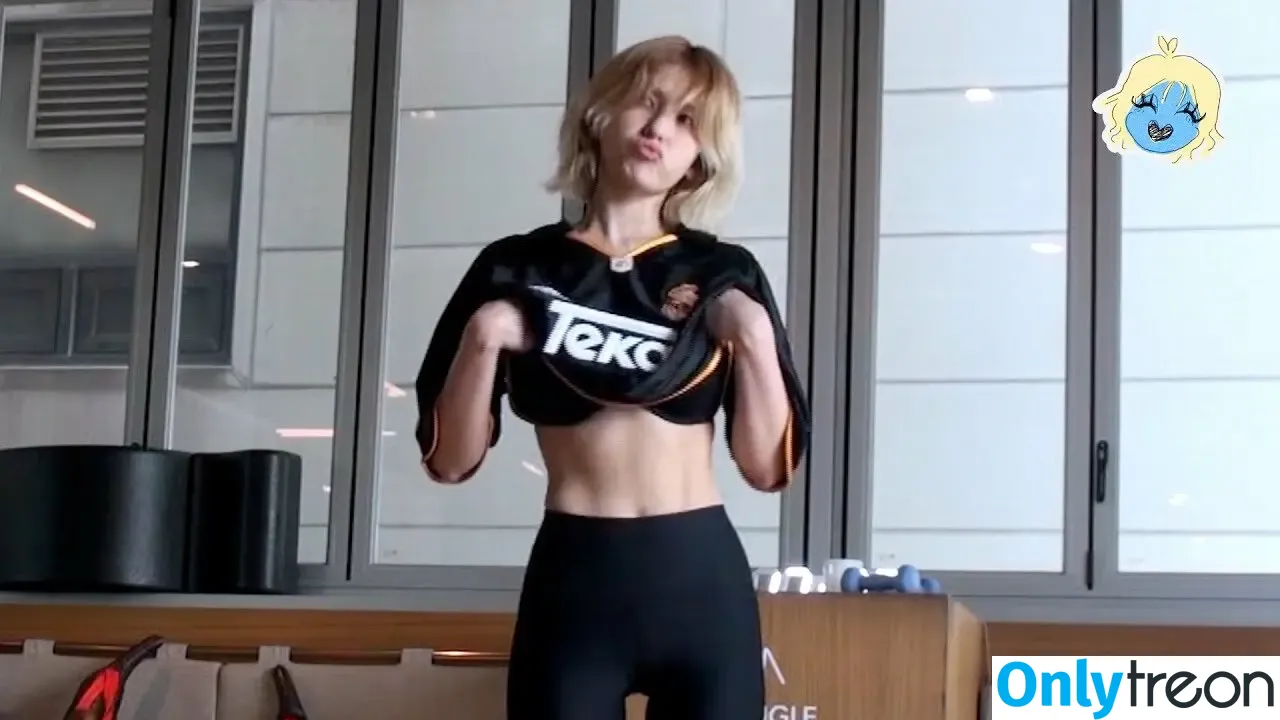 Jeon Somi nude photo #0416 (ENNIK SOMI / somsomi0309)