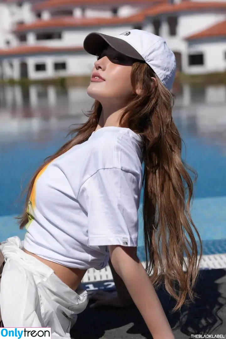 Jeon Somi nude photo #0442 (ENNIK SOMI / somsomi0309)