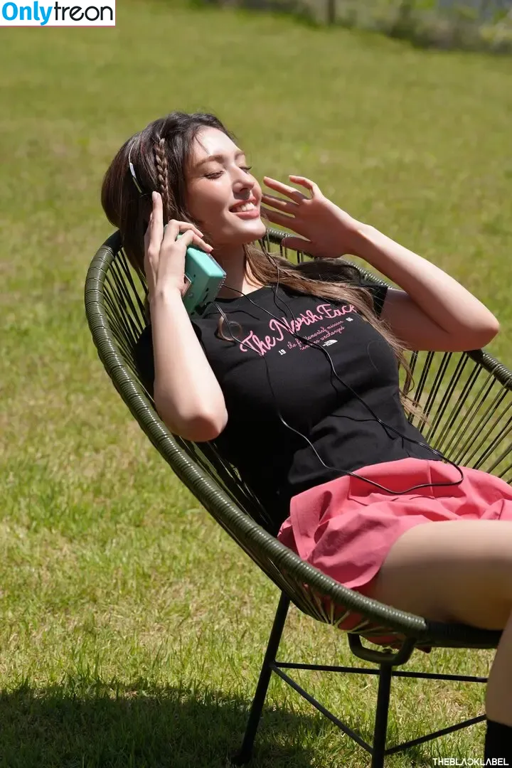 Jeon Somi nude photo #0448 (ENNIK SOMI / somsomi0309)