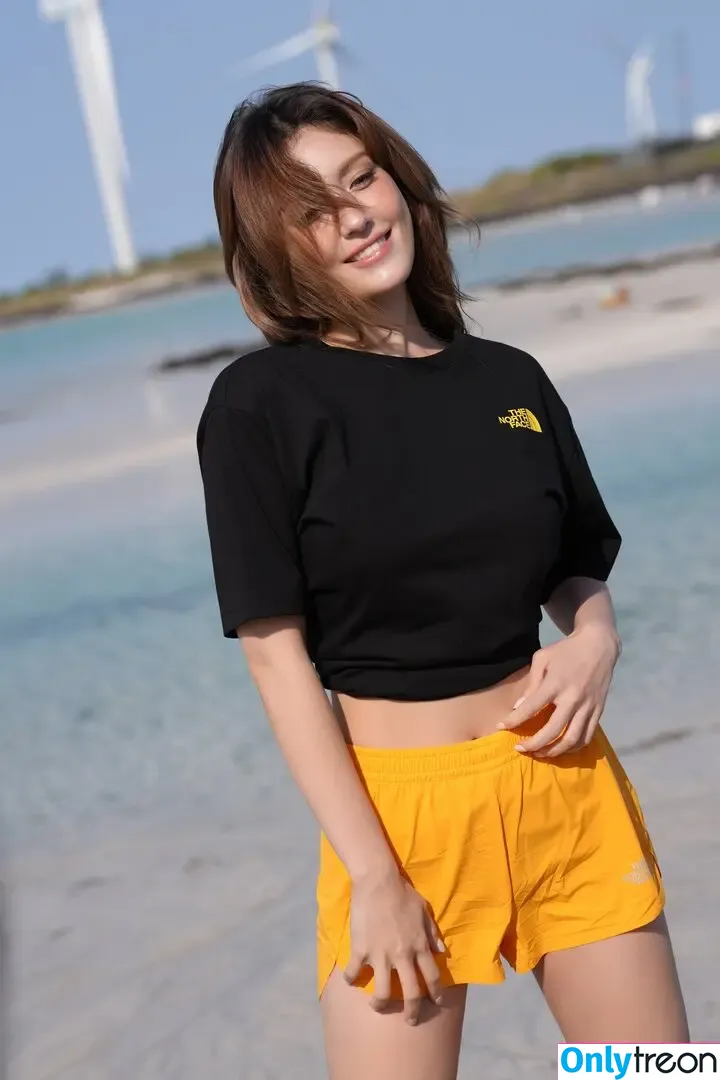Jeon Somi nude photo #0452 (ENNIK SOMI / somsomi0309)