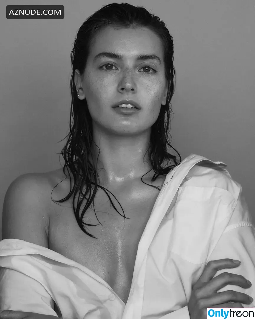 Jessica Clements nude photo #0083 (jessicaclements / treats)