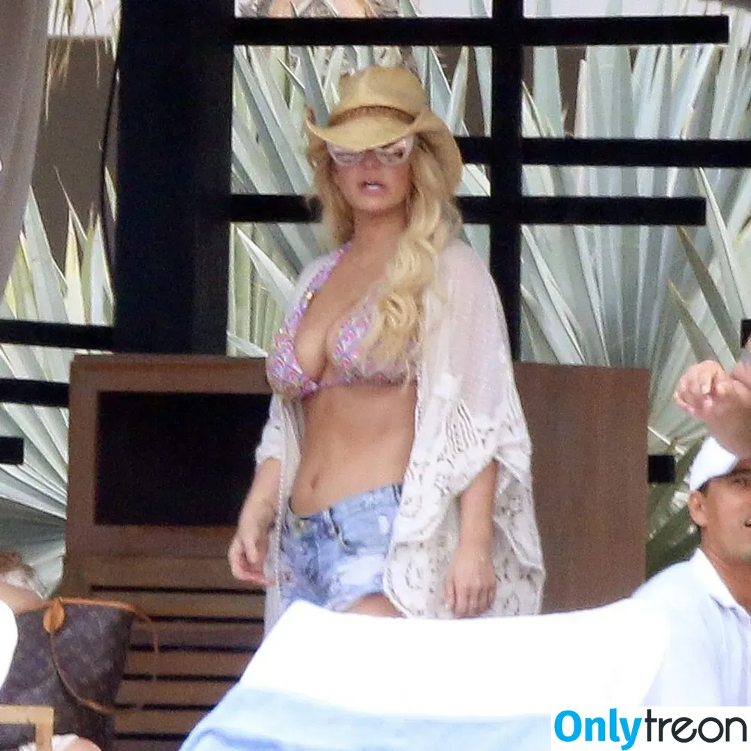 Jessica Simpson nude photo #0063 (52529184 / JessicaSimpson)