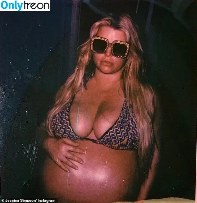 Jessica Simpson nude photo #0115 (52529184 / JessicaSimpson)