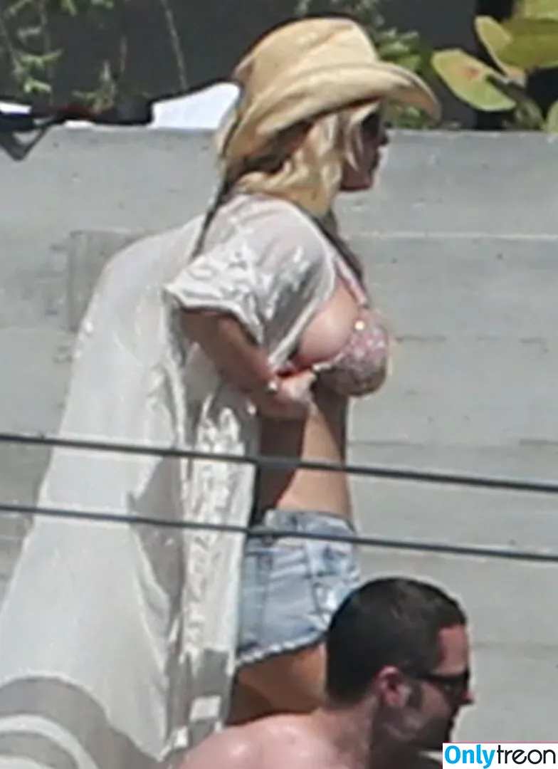 Jessica Simpson nude photo #0321 (52529184 / JessicaSimpson)