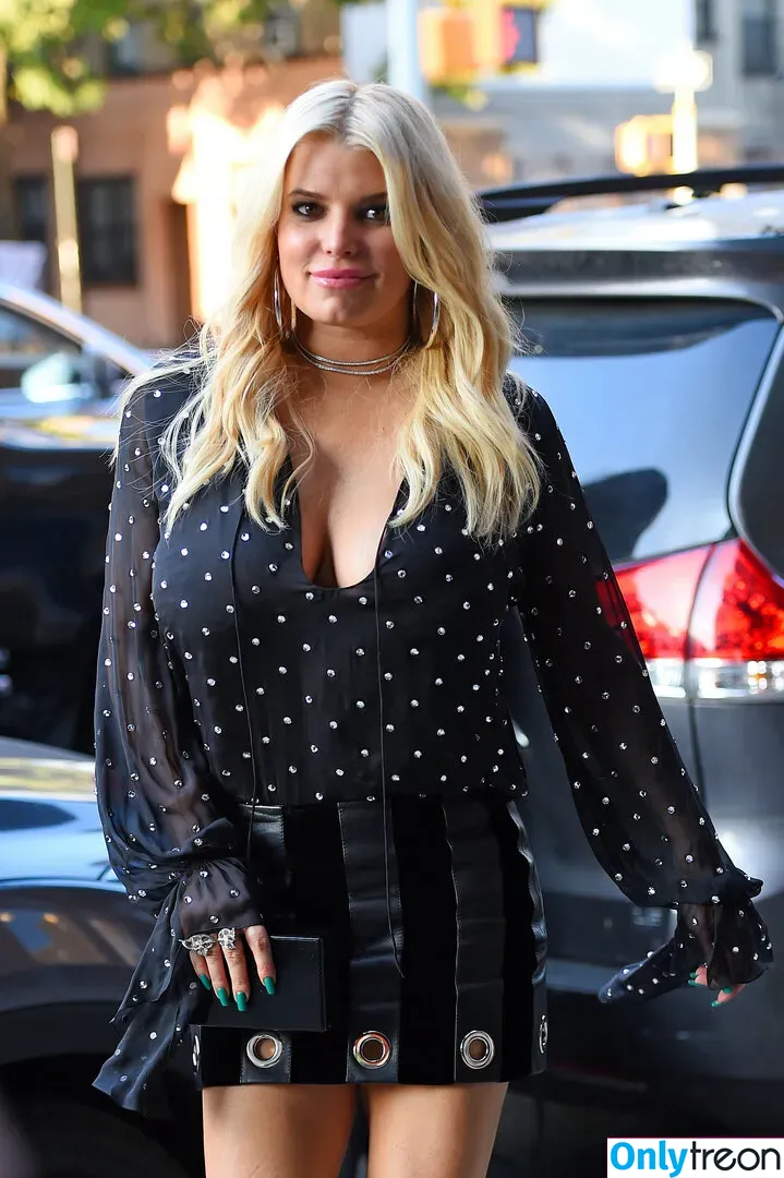 Jessica Simpson nude photo #0500 (52529184 / JessicaSimpson)